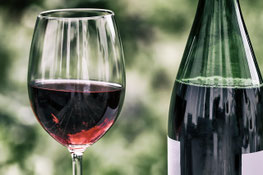 Begleiten Sie Ihr Essen mit einer köstlichen Flasche Wein