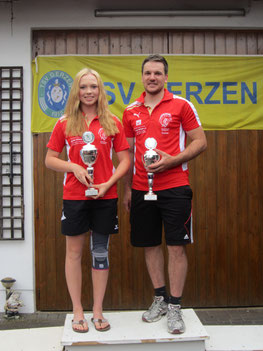 Tagessieger Luzia Gruber vom FC Chammünster und Christoph Eder vom TSV Kreuzberg