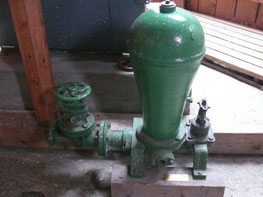 Hydraulischer Widder-Ausstellungsstück im Wasserturm