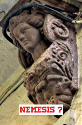 Dieses Foto aus Malgrat de Mar zeigt den Kopf einer vermutlich griechischen Göttin. Man denkt an die Dame deElche und an die Göttin Nemesis.