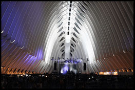 L’Àgora en la Ciudad de las Artes y las Ciencias de Valencia, fue ideado para acoger eventos de diversa naturaleza como conciertos y festivales. 