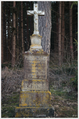 Das alte Wegekreuz am Waldesrand
