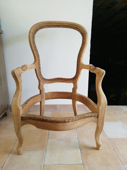 Fauteuil de style Louis Philippe, d'époque Napoléon III, dégarni.