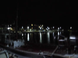 夜の漁港の写真