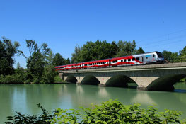 Railjet-Puente sobre el Saalach en Freilassing