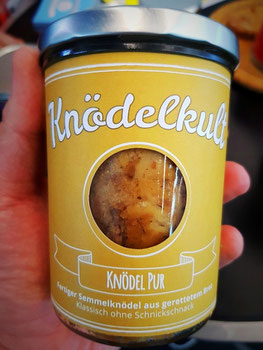 Knödelkult Semmelknödel aus dem Glas.
