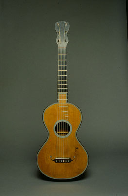 Guitarra del siglo XIX