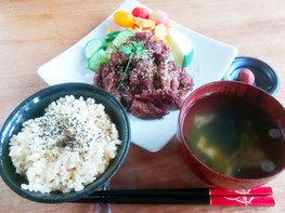 嘉利のヴィーガン食(ベジやきにく定食)