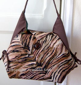 sac besace, fantaisie, sac à bandoulière, peinture, Armelle Soie, fabriqué en France, fait main, tissu épais, Bretagne, artisanat, artisanal, peau