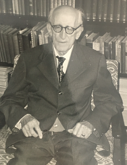 Fotógrafía de Modesto Bargalló el día de la entrevista, conservada en el Archivo de Palabra del INAH de México.