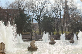 Sprudelnde Fontainen. Märchenbrunnen im Volkspark Friedrichshain. Foto: Helga Karl