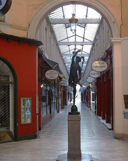 Passage de l'Argue : La statue de Mercure (avant 2011)