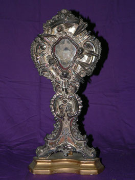 Sari d'Orcino - reliquaire de Sainte Julie en argent - 1777 - atelier génois - Notre-Dame du Rosaire figure sur le noeud (cliché MH)