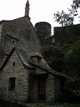 château près de Conques et du gîte Clos de Servoline