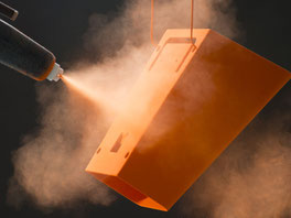 Pulverbeschichtung eines Metallteils mit elektrostatischer Aufladung