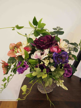 アネモネ好きの方が花器を持参されてアートフラワーアレンジ。とっても色合いが素敵。玄関に飾られるそうです♪