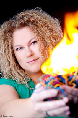 keine Angst: Im Kinderzauberworkshop wird KEIN Feuer entzündet  ... höchstens in der Leidenschaft der Kinder ...!