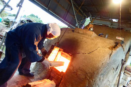 窯焚き　現場　荻野和久　竹嵐