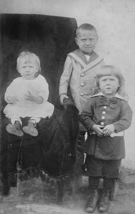 1918: Die Geschwister (v.l.:) Maria, Josef und Wilhelm Feldmann