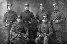 Heinrich Heymer (hint. 2.v.l.) mit seinen Kameraden im  1. Weltkrieg