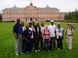 Senegal-Delegation vor dem Rastatter Schloss (2008)