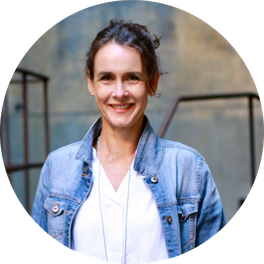 Simone Scheuner, liz. NEURO-Coach (nach Dr. P. Wyrsch), dipl. Masseurin, RINGANA Partnerin, Klangschalenmassagepraktikerin - Ganzheitliche Begleitung mit ❤️, Klarheit & Intuition