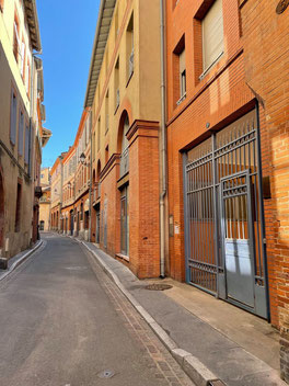 ꧁ La rue Mirepoix déserte, Toulouse, juillet 2021 ꧂
