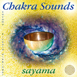 Das Titelbild der CD Klangschalen Chakra Meditation von Sayama Music Richard Hiebinger. Eine große goldene Klangschale vor einem Hintergrund aus violetter Seite