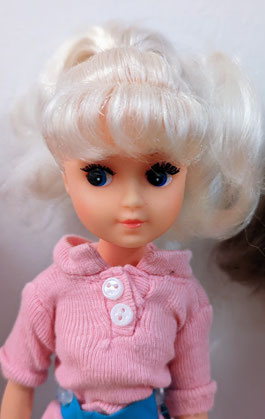 Bermuda Fleur doll first edition with platinum blonde hair.