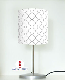 Tischlampe fürs Schlafzimmer mit geometrischem Muster in Weiß und Grau aus Baumwollstoff