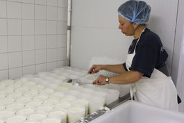 La fromagerie parmi les entreprises de Lassay-sur-Croisne, trait d'union entre la vallée du Cher et la Sologne