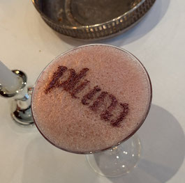 pochoir-influenceuse-boisson-cocktail.jpg