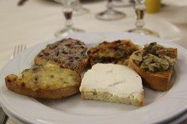 antipasti, primi, carni, contorni, dolci, cappelletti, somarino, scroccadenti, puledro, galet