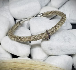 R8-Buchstabe: Rund geflochtenes Armband mit Buchstabenperle