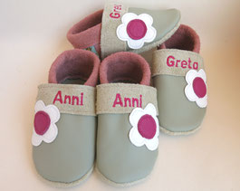 babypuschen mit namen kokido-schuhe vorne lindgrün, Fersen in altrosa
