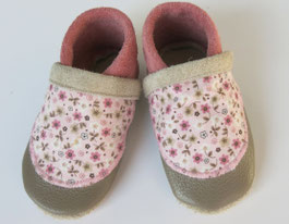 Retromodell puschen, design,  Vorne beigegrau, Fersenkappe rosa
