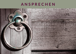 Die Freie Rednerin Svenja Fröhlich, geb. Petry bittet um Kontaktaufnahme anhand der Abbildung einer Holztür zum Anklopfen.