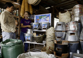 In Laos, the SWITCH-Asia project COOK STOVES promoted the production, distribution and use of improved cook stoves