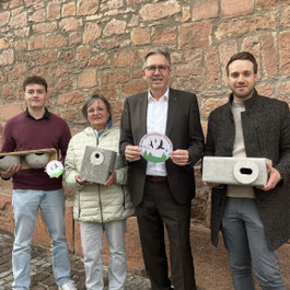 Andreas Hettler, Johanna Leuschner, OB Jürgen Herzing, Jan Hartmann bei der Vorstellung des Projektes (Foto: Claudia Roth, Stadt AB)