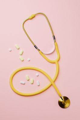 Ärzte Praxisverwaltung Praxissoftware MFA Arzthelferin rosa Rezept Rezept ausstellen Wie stelle ich ein rosa Rezept für Privatpatienten aus? Arzt