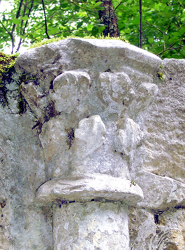 Ruines de l'Abbaye de Saint-Sulpice : châpitaux