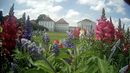 München Schloss Park Blumen Beete Frühling