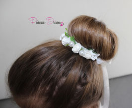 Haarschmuck zur Erstkommunion mit weißen Blumen und Perlen
