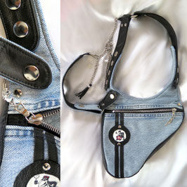 Revolverbag aus recyclierten Jeans und schwarzem Leder