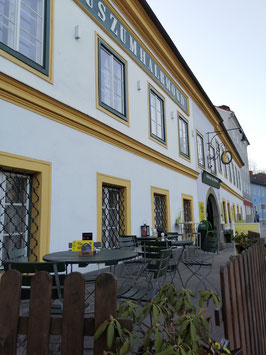 Historisches Gebäude - Gasthaus Zum Halbmond, Gösserstüberl, Tanzbar s'Gwölb in Waidhofen an der Ybbs