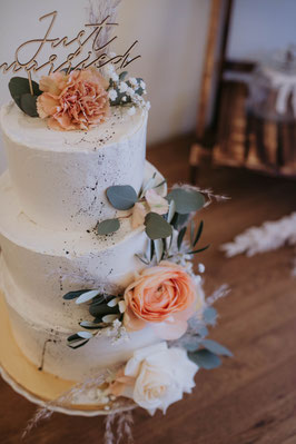 Hochzeitstorte darf natürlich nicht fehlen, wenn ihr "JA!" zueinander sagt!