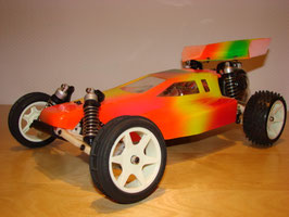 2 WD Buggy Valiant2,  von Hobbyworld, voll wettbewerbsfähig, Öldämpfer, ca. 20 Jahre alt, auffällig die weissen Chassisteile aus Nylon