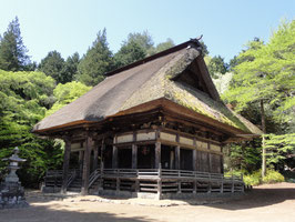 光輪寺薬師堂(長野県朝日村)　義仲の位牌、桜があるという。