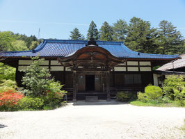 洞光寺(長野県松本市)　義仲が兜を置いたという兜石がある。