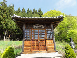 山吹堂(長野県麻績村) 山吹姫を祭るという。